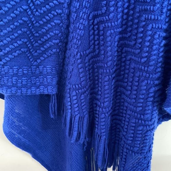 GUILTY COUTURE One Size Turtleneck Fringe Knit Poncho - Picture 7 of 9